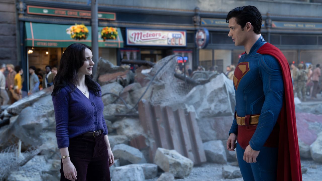 (L to R) Rachel Brosnahan as Lois Lane and David Corenswet as Superman in Warner Bros. Pictures’ 'Superman', a Warner Bros. Pictures release. Photo Credit: Jessica Miglio. Copyright: © 2025 Warner Bros. Entertainment Inc. All Rights Reserved.